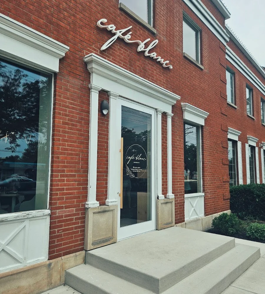 Café Blanc in Parma Heights