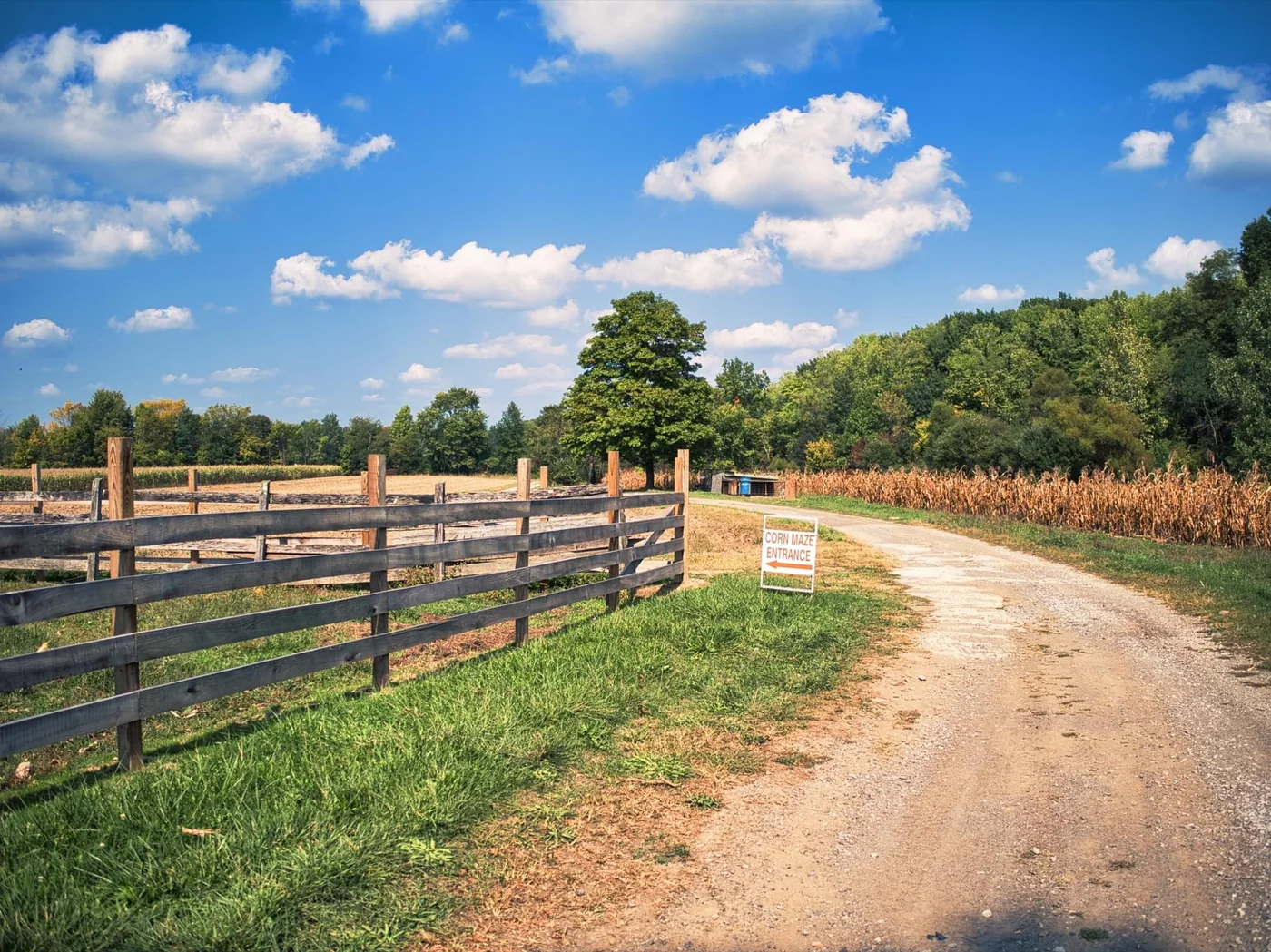 The drive into the farm at Countryside Farm in Lowellville, Ohio