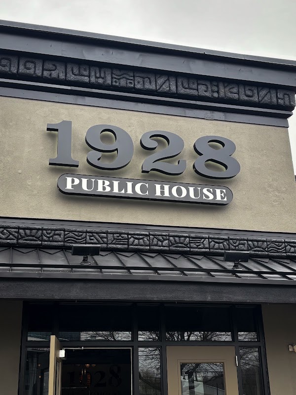 1928 Public House in Middleburg Heights