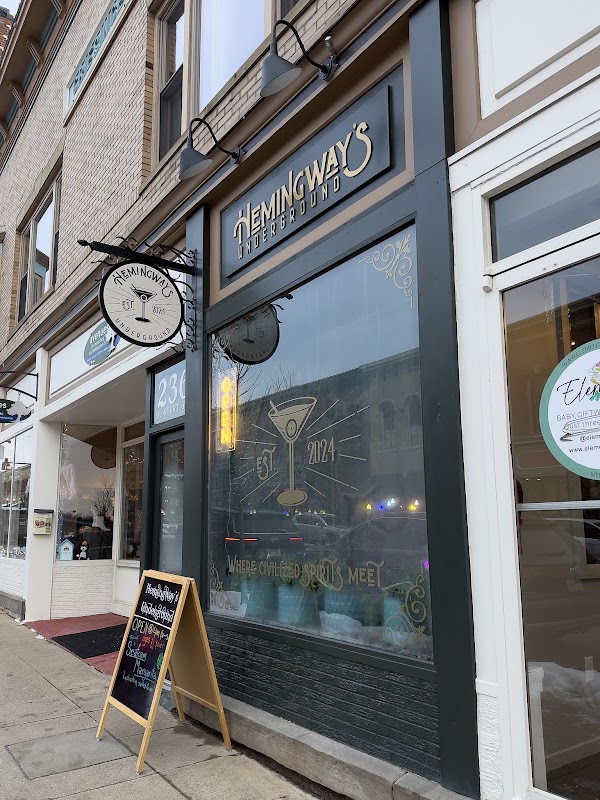 Hemingway's Underground in Medina