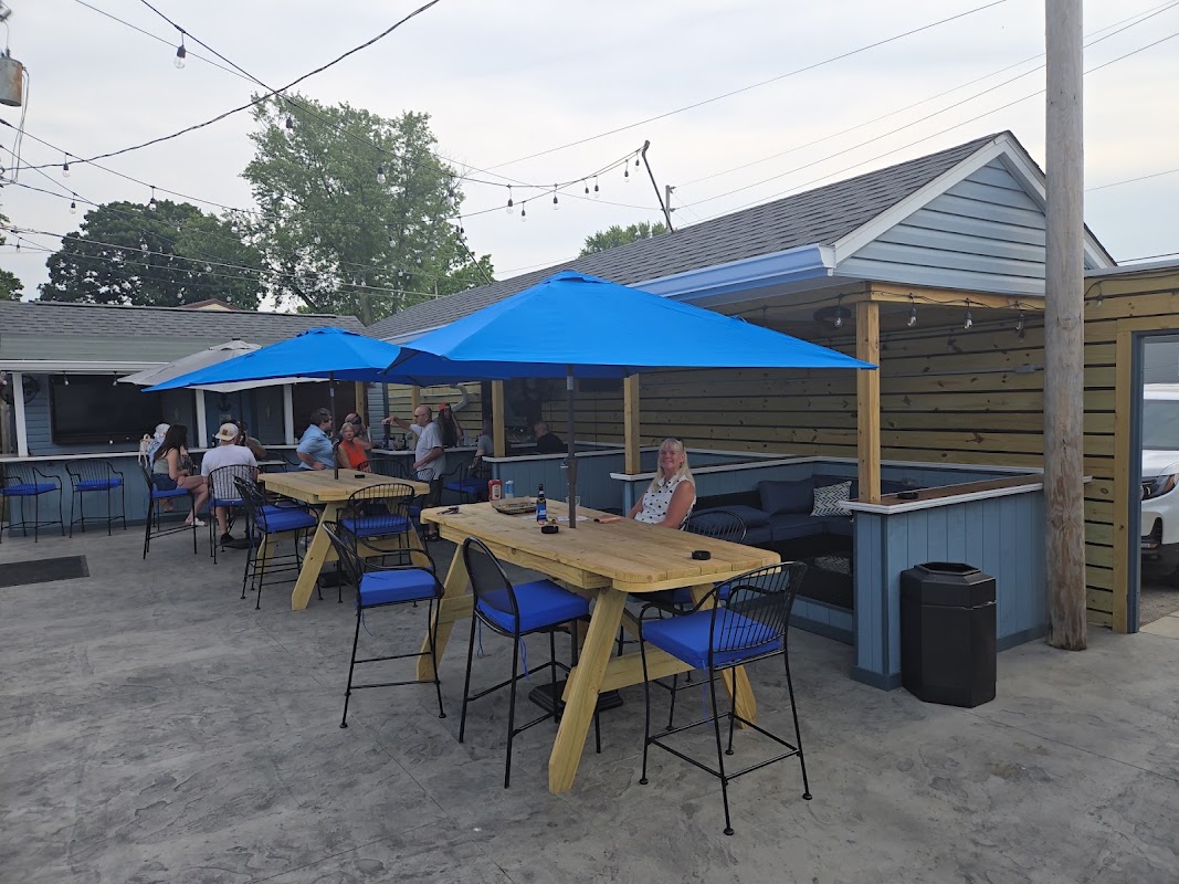 Lakeshore Lounge in Willoughby